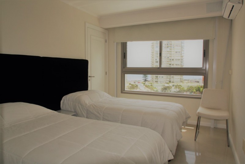Departamento en alquiler frente a Playa Brava , Punta del Este